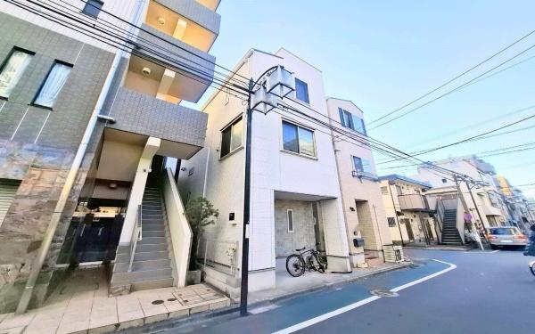 �_�ސ쌧���s������V��2���ڂ̒��È�ˌ��Ă̑O�ʓ��H�܂ތ��n�ʐ^