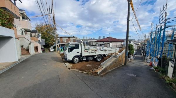 �_�ސ쌧���s�������c3���ڂ̐V�z��ˌ��Ă̑O�ʓ��H�܂ތ��n�ʐ^