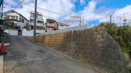 �_�ސ쌧���s�������c3���ڂ̐V�z��ˌ��Ă̑O�ʓ��H�܂ތ��n�ʐ^