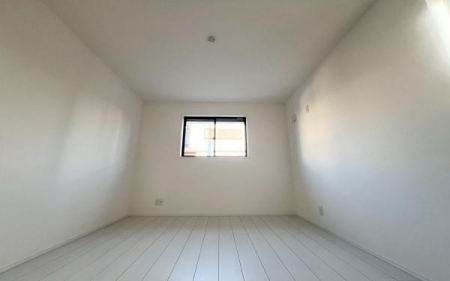 �_�ސ쌧���͌��s��摊��3���ڂ̐V�z��ˌ��Ă̎q������