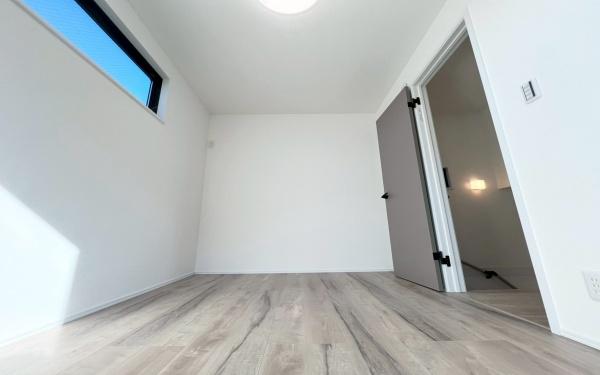 �_�ސ쌧��a�s�����ъ�1���ڂ̐V�z��ˌ��Ă̎q������