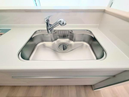 �_�ސ쌧���l�s�˒ˋ�[�J���̐V�z��ˌ��ẴL�b�`��