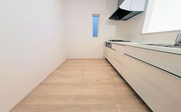 �_�ސ쌧���l�s�˒ˋ�[�J���̐V�z��ˌ��ẴL�b�`��