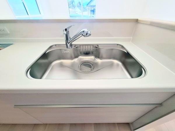 �_�ސ쌧���l�s�˒ˋ�[�J���̐V�z��ˌ��ẴL�b�`��