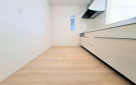 �_�ސ쌧���l�s�˒ˋ�[�J���̐V�z��ˌ��ẴL�b�`��