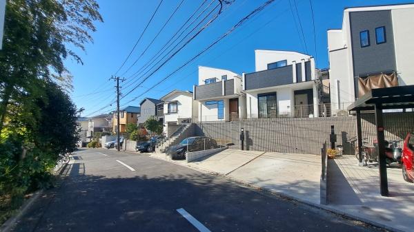 �_�ސ쌧���l�s��q��m����1���ڂ̒��È�ˌ��Ă̑O�ʓ��H�܂ތ��n�ʐ^