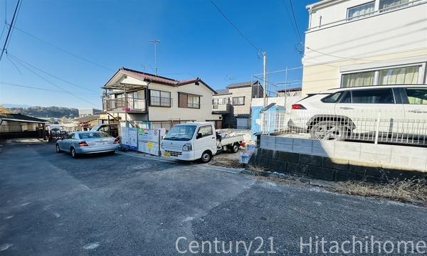 �_�ސ쌧���l�s���J�撆���~1���ڂ̐V�z��ˌ��Ă̑O�ʓ��H�܂ތ��n�ʐ^