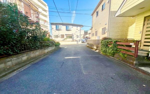 �����s���c�s�ߊ�1���ڂ̒��È�ˌ��Ă̑O�ʓ��H�܂ތ��n�ʐ^