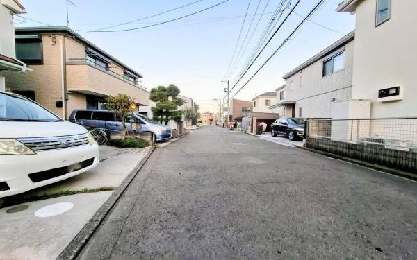 �_�ސ쌧���͌��s��摊��3���ڂ̒��È�ˌ��Ă̑O�ʓ��H�܂ތ��n�ʐ^