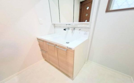 �����s���c�s�X��5���ڂ̒��È�ˌ��Ă̐��ʑ�E���ʏ�