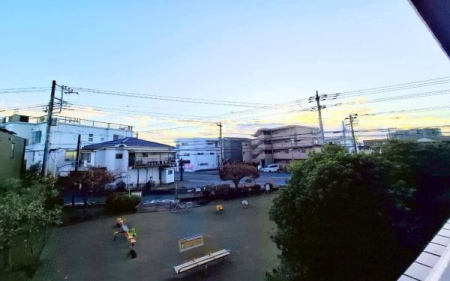 �_�ސ쌧��a�s���ߊԂ̒��Ã}���V�����̏Z�˂���̒��]�ʐ^