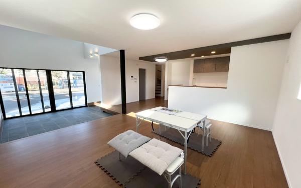 �_�ސ쌧��a�s���ߊԂ̐V�z��ˌ��Ẵ��r���O