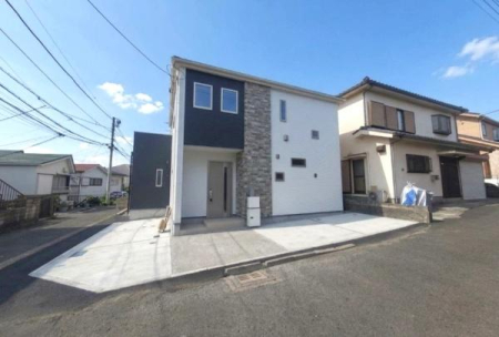 �_�ސ쌧���l�s�_�ސ��Z�p��6���ڂ̐V�z��ˌ��Ă̑O�ʓ��H�܂ތ��n�ʐ^