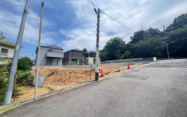 �_�ސ쌧���l�s���斜�R�����̓y�n�̑O�ʓ��H�܂ތ��n�ʐ^
