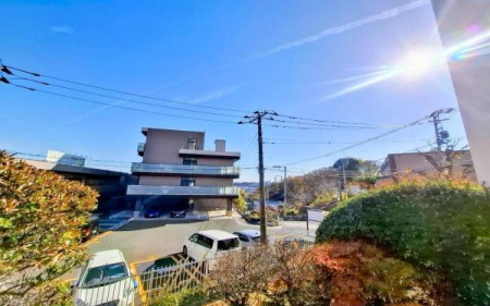 �����s���c�s�����c4���ڂ̒��Ã}���V�����̏Z�˂���̒��]�ʐ^