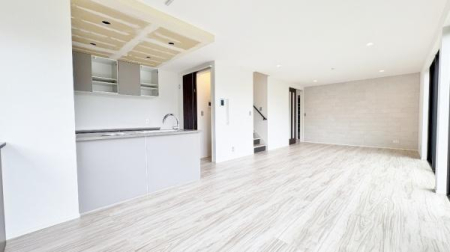 �����s���c�s������3���ڂ̐V�z��ˌ��Ẵ��r���O