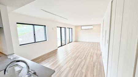 �����s���c�s������3���ڂ̐V�z��ˌ��Ẵ��r���O