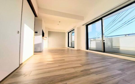 �_�ސ쌧���s������h�͌�6���ڂ̒��Ã}���V�����̃��r���O