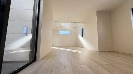 �_�ސ쌧���l�s�s�}�擌�R�c1���ڂ̐V�z��ˌ��Ẵ��r���O