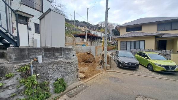 �_�ސ쌧���l�s�_�ސ�攒�������̐V�z��ˌ��Ă̑O�ʓ��H�܂ތ��n�ʐ^