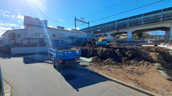 �_�ސ쌧���l�s���a�򒆉��k5���ڂ̐V�z��ˌ��Ă̑O�ʓ��H�܂ތ��n�ʐ^