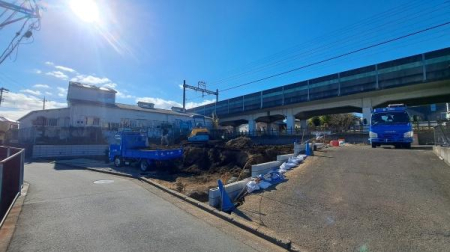 �_�ސ쌧���l�s���a�򒆉��k5���ڂ̐V�z��ˌ��Ă̑O�ʓ��H�܂ތ��n�ʐ^