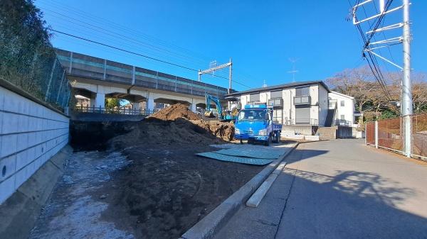 �_�ސ쌧���l�s���a�򒆉��k5���ڂ̐V�z��ˌ��Ă̑O�ʓ��H�܂ތ��n�ʐ^