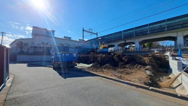 �_�ސ쌧���l�s���a�򒆉��k5���ڂ̐V�z��ˌ��Ă̑O�ʓ��H�܂ތ��n�ʐ^