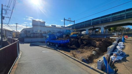 �_�ސ쌧���l�s���a�򒆉��k5���ڂ̐V�z��ˌ��Ă̑O�ʓ��H�܂ތ��n�ʐ^