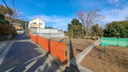 �_�ސ쌧���l�s����㔒�����̓y�n�̑O�ʓ��H�܂ތ��n�ʐ^