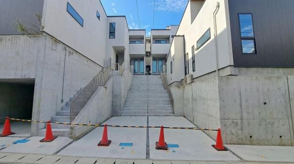 �_�ސ쌧���s������O�c3���ڂ̒��È�ˌ��Ă̌��n�O�ώʐ^