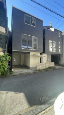 �_�ސ쌧���l�s����ԍ璬4���ڂ̒��È�ˌ��Ă̑O�ʓ��H�܂ތ��n�ʐ^