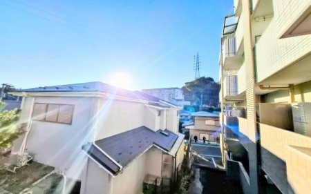 �_�ސ쌧���l�s�����Z�Y2���ڂ̒��Ã}���V�����̏Z�˂���̒��]�ʐ^