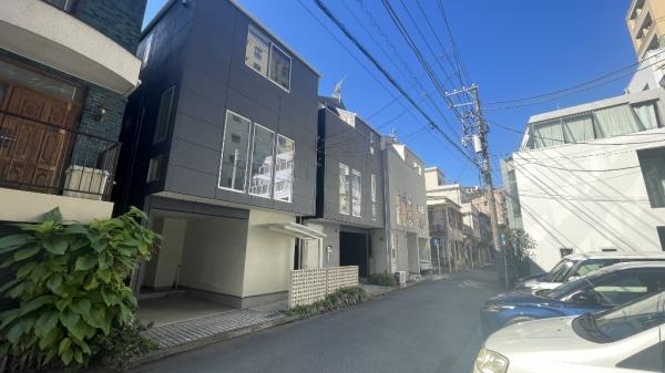 �_�ސ쌧���l�s����ԍ璬4���ڂ̒��È�ˌ��Ă̑O�ʓ��H�܂ތ��n�ʐ^