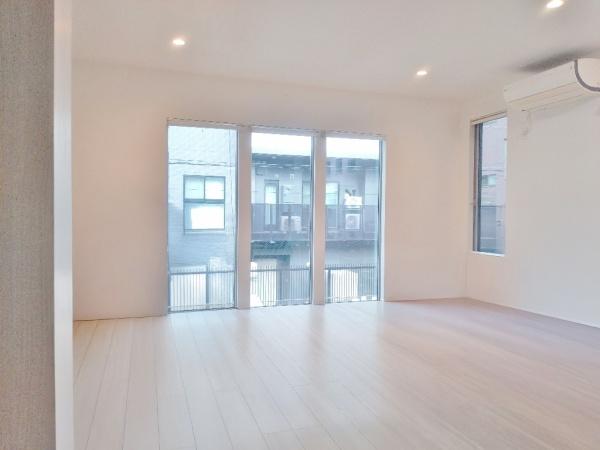 �_�ސ쌧���l�s����ԍ璬4���ڂ̒��È�ˌ��Ẵ��r���O