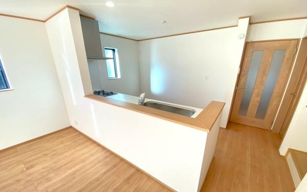 �_�ސ쌧���l�s���撆��3���ڂ̐V�z��ˌ��ẴL�b�`��