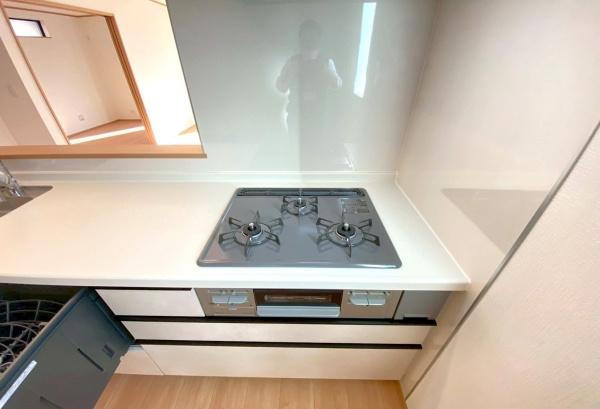 �_�ސ쌧���l�s���撆��3���ڂ̐V�z��ˌ��ẴL�b�`��