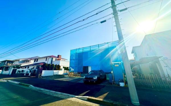 �_�ސ쌧���l�s�h��j���2���ڂ̐V�z��ˌ��Ă̑O�ʓ��H�܂ތ��n�ʐ^