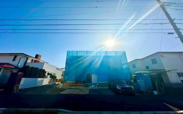 �_�ސ쌧���l�s�h��j���2���ڂ̐V�z��ˌ��Ă̑O�ʓ��H�܂ތ��n�ʐ^