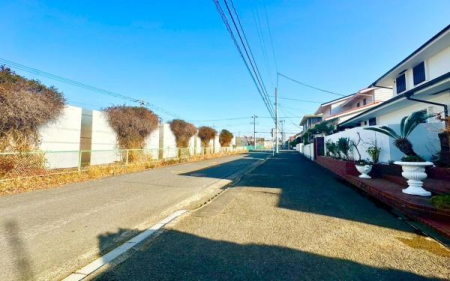 �_�ސ쌧���l�s�h��j���2���ڂ̐V�z��ˌ��Ă̑O�ʓ��H�܂ތ��n�ʐ^