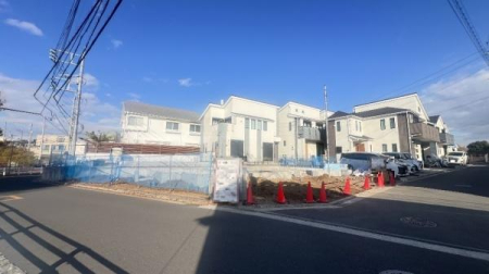 �_�ސ쌧���l�s���ʏ�7���ڂ̐V�z��ˌ��Ă̑O�ʓ��H�܂ތ��n�ʐ^