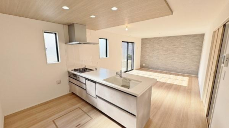 �_�ސ쌧���l�s�t��`�c��5���ڂ̐V�z��ˌ��ẴL�b�`��