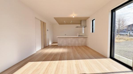 �_�ސ쌧���l�s�t��`�c��5���ڂ̐V�z��ˌ��Ẵ��r���O