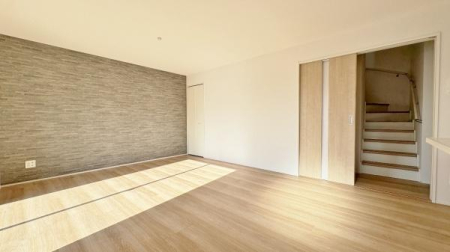 �_�ސ쌧���l�s�t��`�c��5���ڂ̐V�z��ˌ��Ẵ��r���O