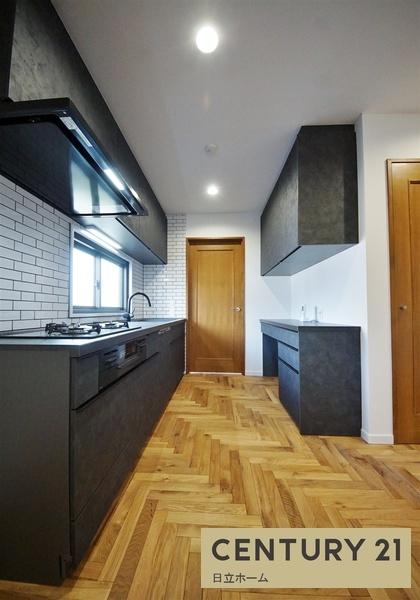 �_�ސ쌧���s���Ë抁�P�J4���ڂ̒��È�ˌ��ẴL�b�`��