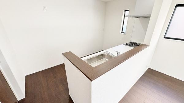 �_�ސ쌧���l�s���J�扺���J3���ڂ̐V�z��ˌ��ẴL�b�`��