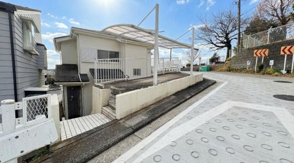 �_�ސ쌧���l�s�΋�\���s�꒬�̒��È�ˌ��Ă̑O�ʓ��H�܂ތ��n�ʐ^