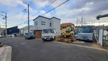 �_�ސ쌧���l�s���攒��5���ڂ̓y�n�̑O�ʓ��H�܂ތ��n�ʐ^