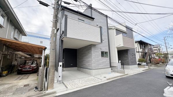 �_�ސ쌧������s�����̐V�z��ˌ��Ă̑O�ʓ��H�܂ތ��n�ʐ^