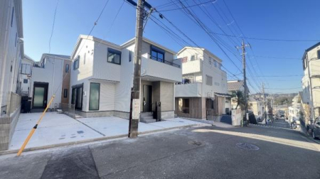 �_�ސ쌧���l�s����折���J��2���ڂ̐V�z��ˌ��Ă̑O�ʓ��H�܂ތ��n�ʐ^